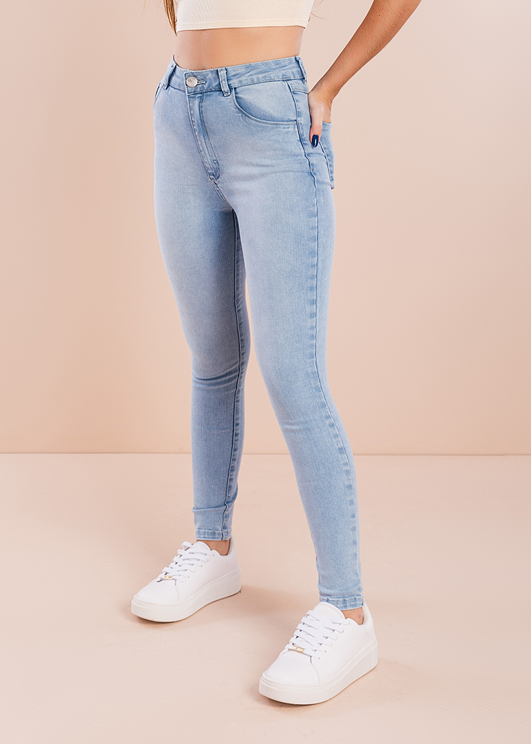 Calça Feminina: Jeans, Skinny, Pantalona e mais